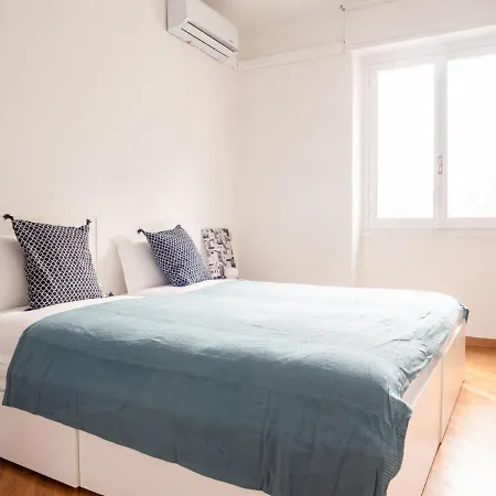 דירה The Rent - Two-bedroom In Maciachini District
