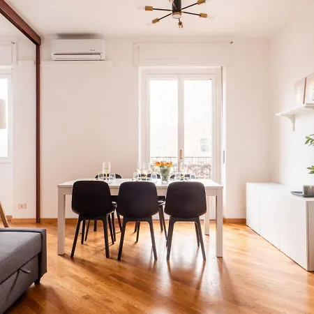 דירה The Rent - Two-bedroom In Maciachini District מילאנו