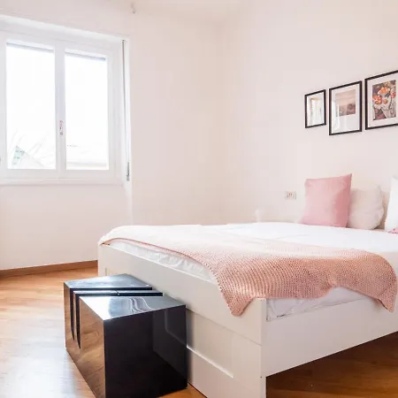 The Rent - Two-bedroom In Maciachini District דירה מילאנו