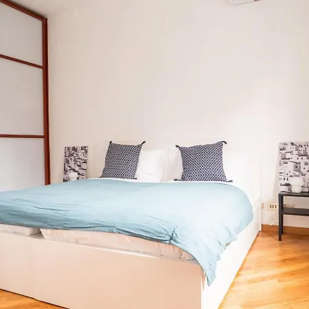 דירה The Rent - Two-bedroom In Maciachini District מילאנו